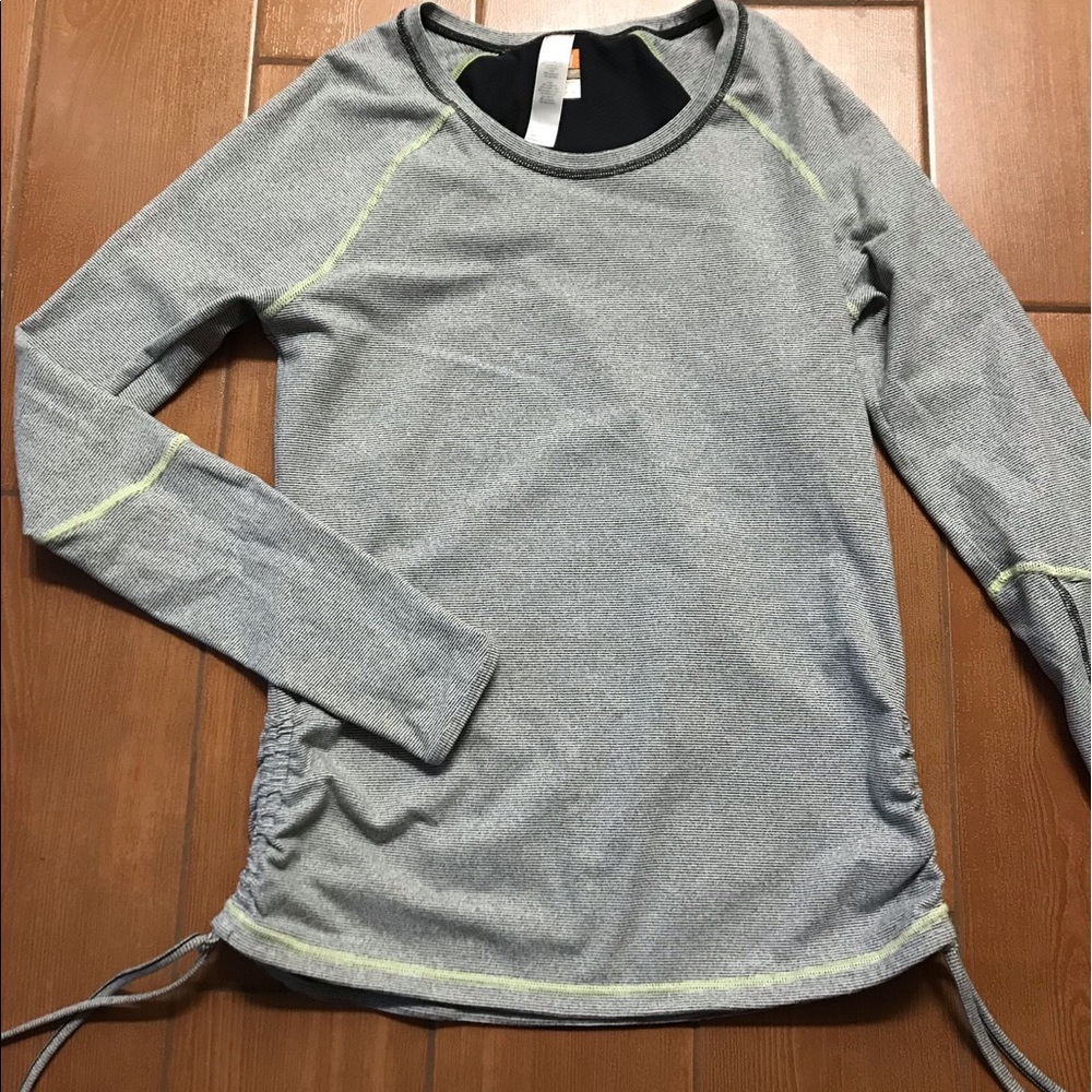 Woman’s Activewear Top by lucy size M
